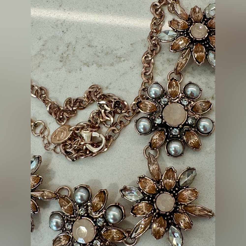 💖Charming Charlie Rose Gold Tone Floral Rhinestone Collar Necklace 18” - Picture 3 of 6